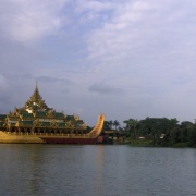 01_Yangon - Kandawgyi Lake (5)